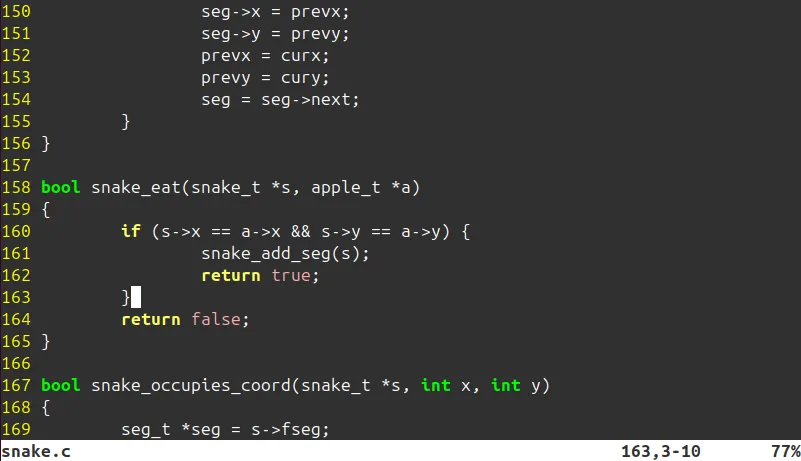 Vim с открытым файлом snake.c. Цветовая схема - evening